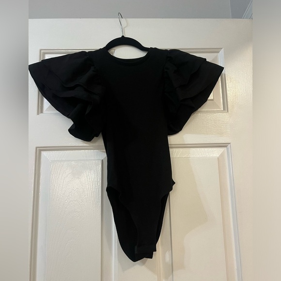 Zara Tops - NWOT Zara Flutter sleeve black body suit